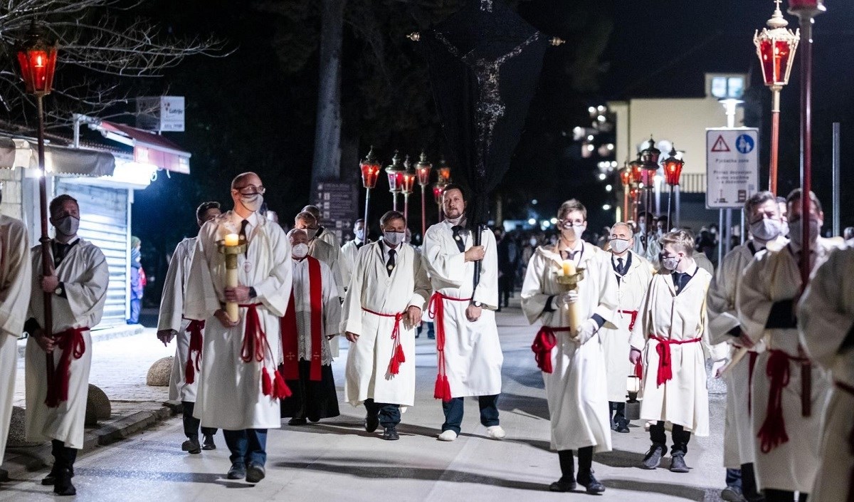 VIDEO Ovako je izgledala procesija na Hvaru zbog koje je prošle godine izbio skandal