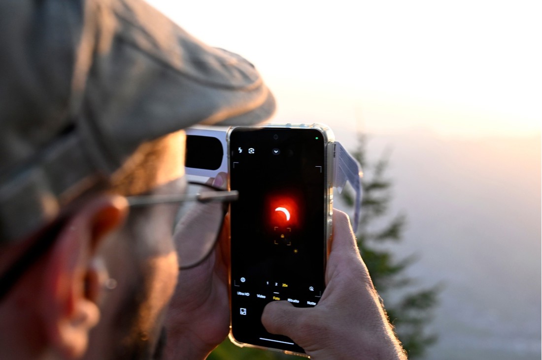 Fotkali ste pomrčinu mobitelom? Popravak bi vas mogao skupo stajati