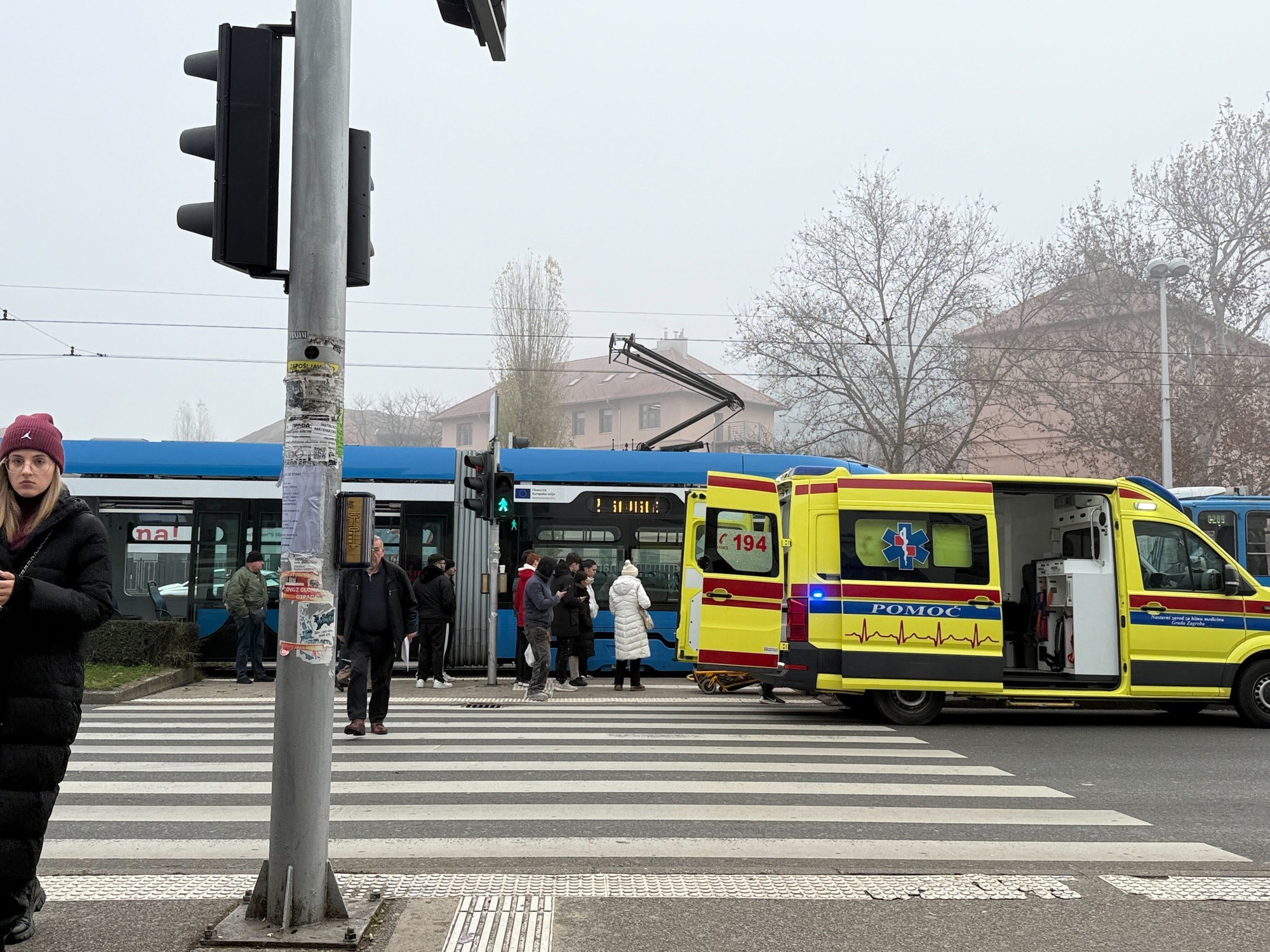 FOTO Zastoj kod Autobusnog kolodvora u Zagrebu, ženu udario tramvaj