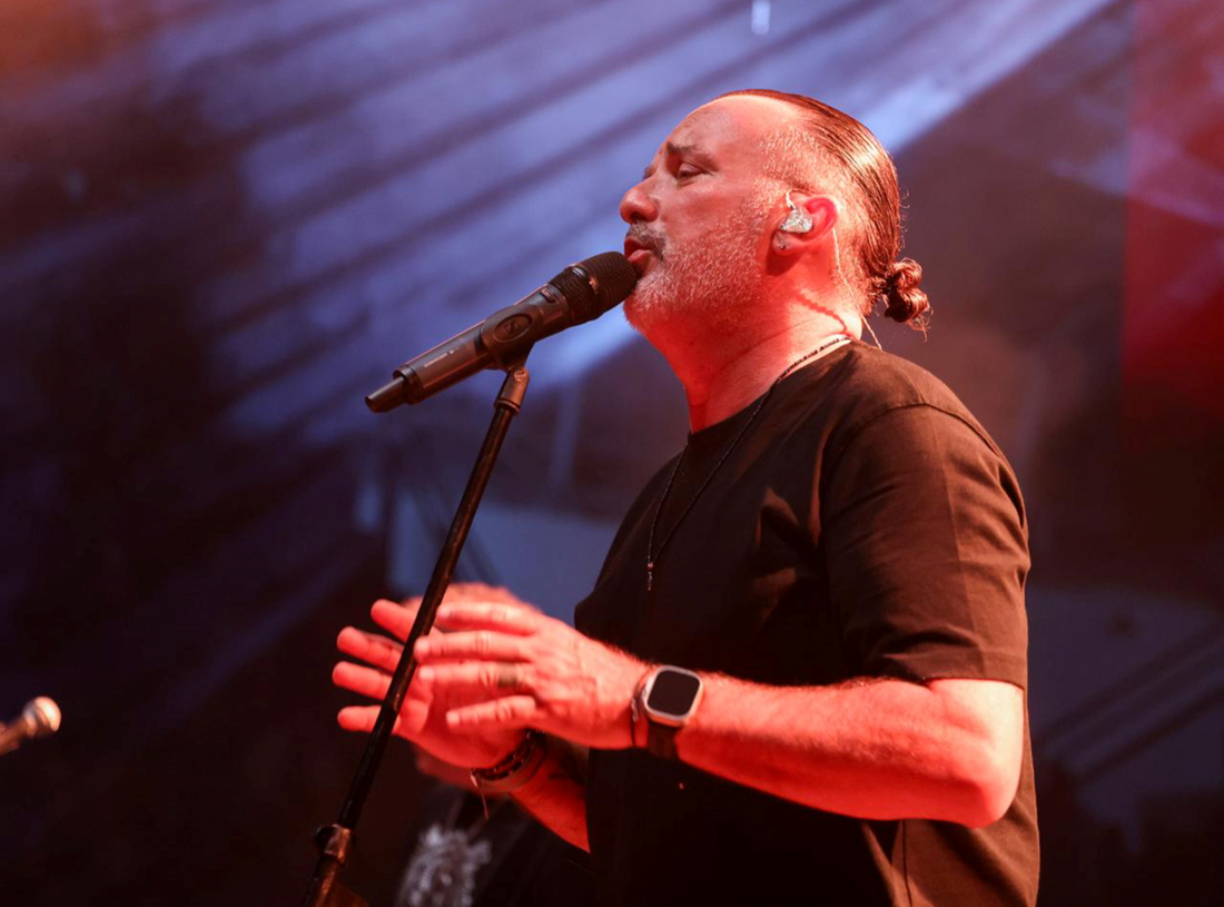 Tony Cetinski pokazao novi imidž. Nosi kosu zavezanu u punđu 