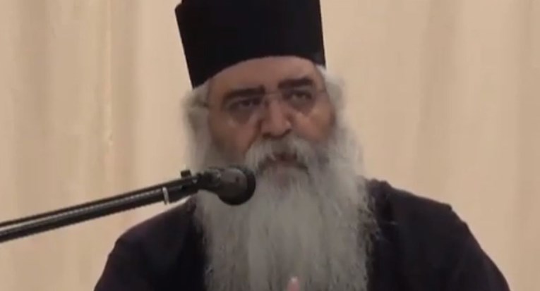 Pravoslavni svećenik tvrdi: "Gayevi se rađaju ako majka voli analni seks"