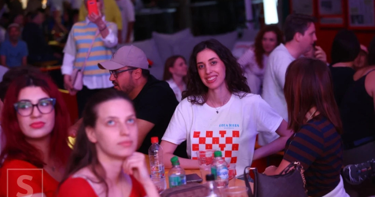 FOTO Sarajlije u krcatoj fan zoni prate utakmicu Hrvatske i Engleske