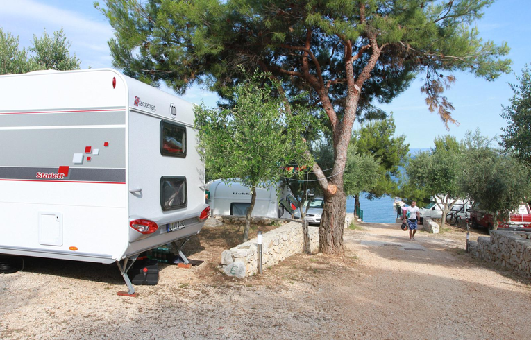 Moraju li vas pustiti kroz kamp do plaže?
