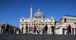 Beskućnik umro na Trgu svetog Petra. Vatikan: Kiša i hladnoća su mu pogoršale stanje