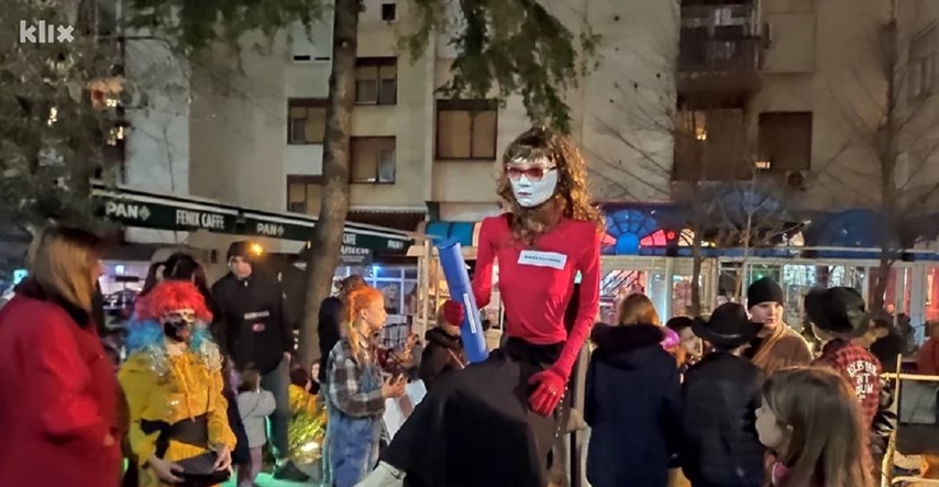 VIDEO Na karnevalu u Mostaru spaljena lutka s likom Martine Mlinarević