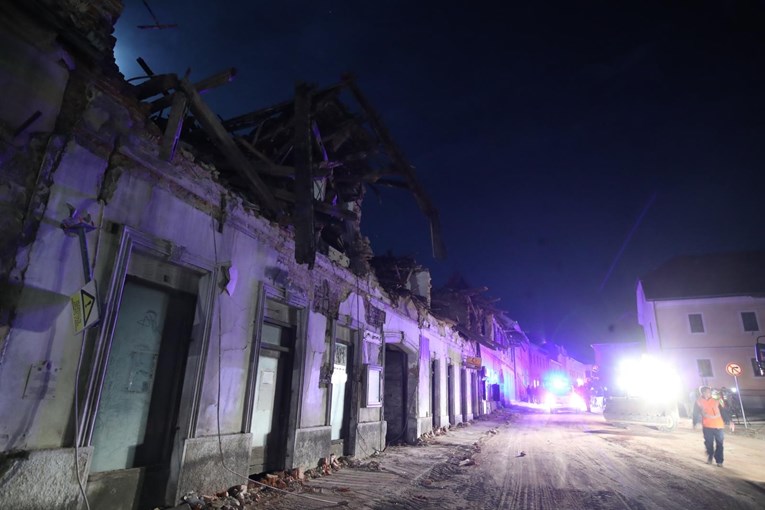 VIDEO Ovo je Petrinja večeras, sve je srušeno