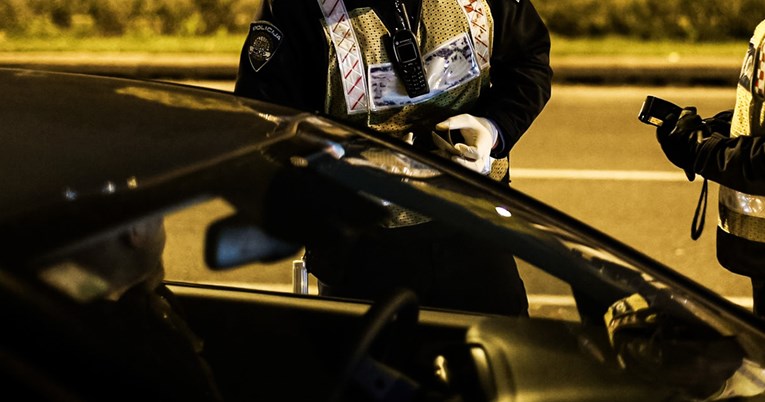 Tajne snimke otkrile kako je policajac od vozača uzeo mito. On: Samo mi je vratio dug