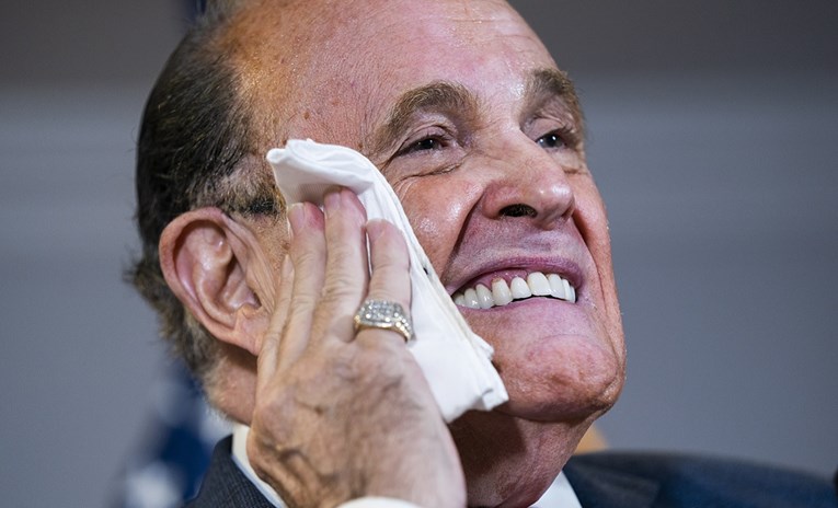 Trumpov odvjetnik Rudy Giuliani ima koronu