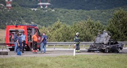 Zbog prebrze vožnje se zabio u ogradu na autocesti kod Rijeke, BMW je cijeli izgorio