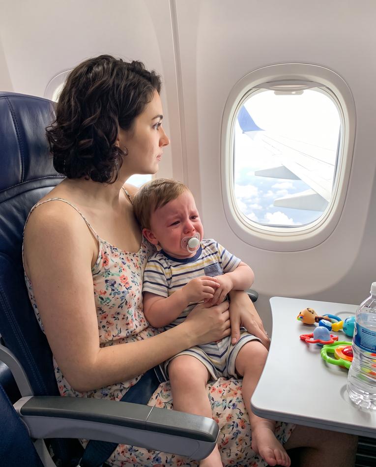 Dijete ima ispad bijesa u avionu? Psiholozi savjetuju kako postupiti