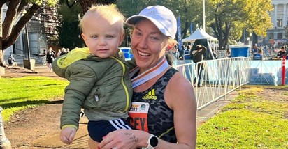 Mama oborila svjetski rekord u trčanju 1.6 kilometara s djetetom u kolicima