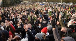 Bjeloruski prosvjednik umro nakon premlaćivanja, na sprovod došle tisuće ljudi