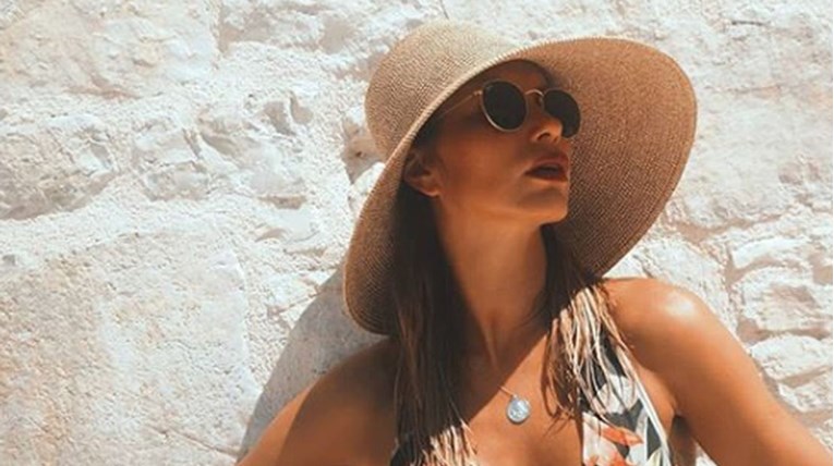 Ana Gruica objavila selfie, u prvi plan istaknula bujni dekolte