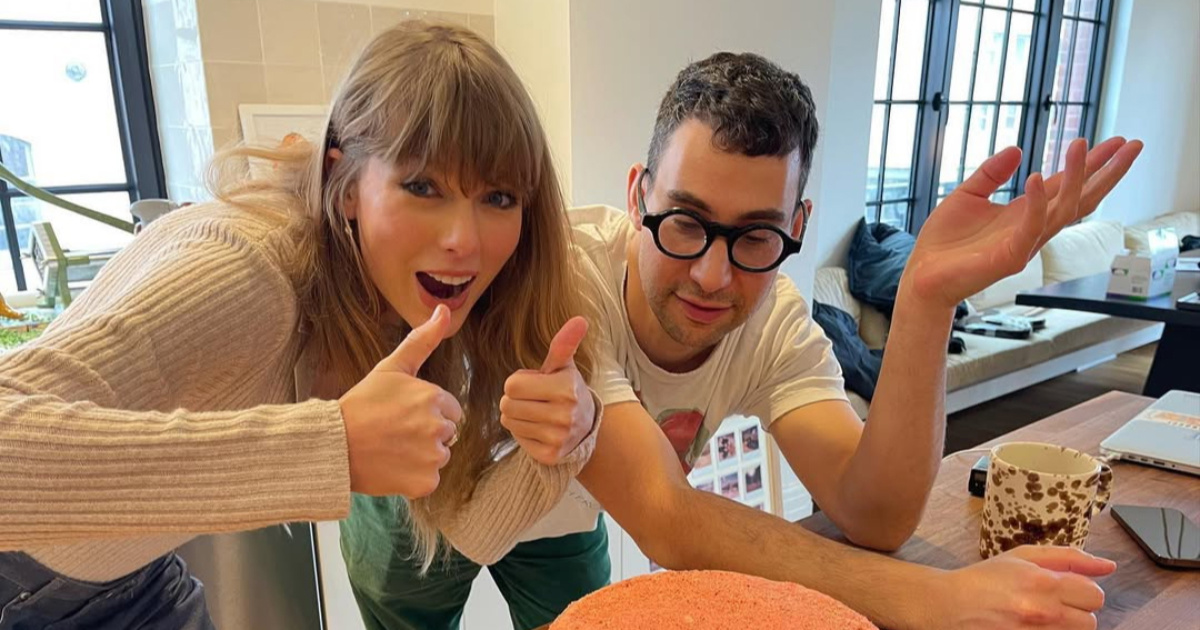 Voditelj pitao Jacka Antonoffa o vjenčanju Taylor Swift, on izbjegao odgovor