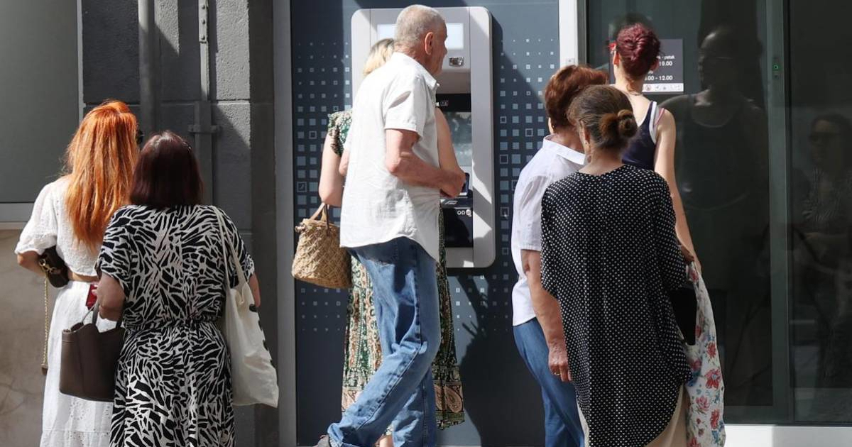 U petak počinje isplata naknade za starije osobe u Hrvatskoj