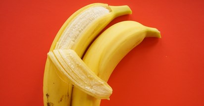 Bananu bismo trebali oprati prije nego što je ogulimo. Evo zašto