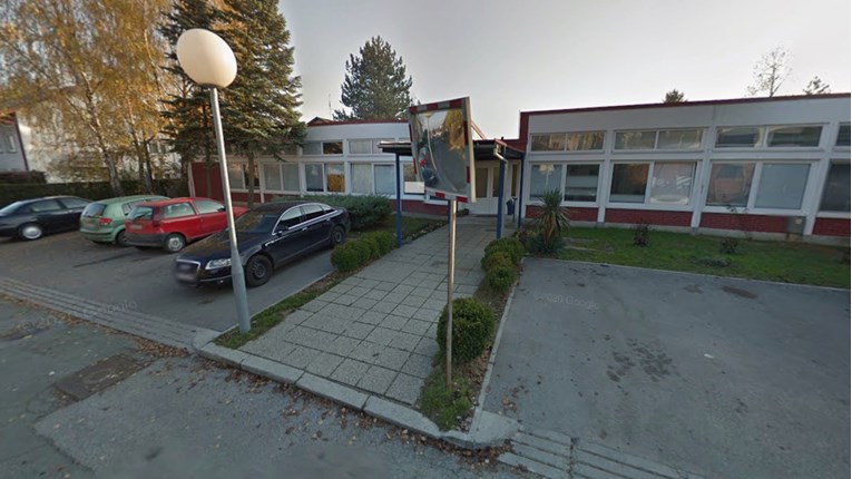 Muškarac s nožem došao pred vrtić u Sisku, odveden u bolnicu