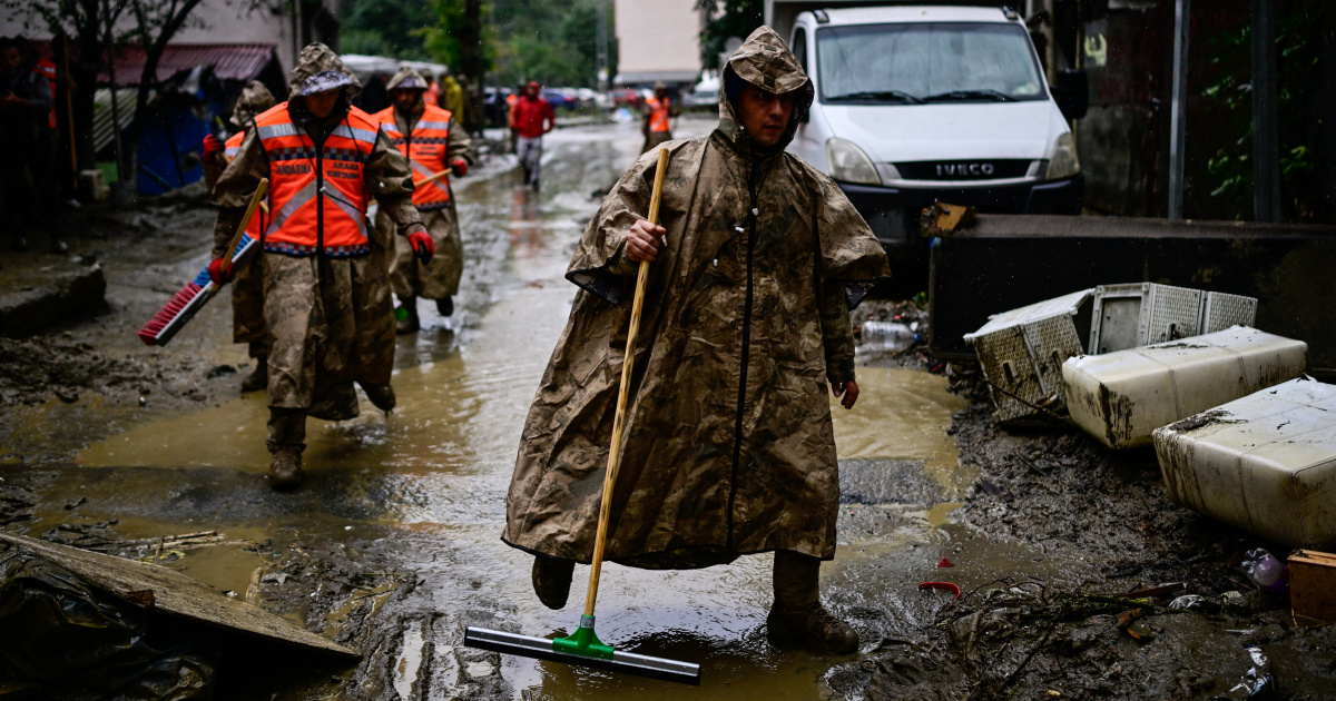 Velike poplave u Istanbulu. Troje mrtvih, četvero nestalih, stiže nova kiša