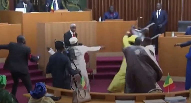 VIDEO Senegalski zastupnici udarali trudnu kolegicu, osuđeni na 6 mjeseci zatvora