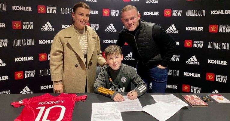 Najstariji sin Waynea Rooneyja potpisao za Manchester United
