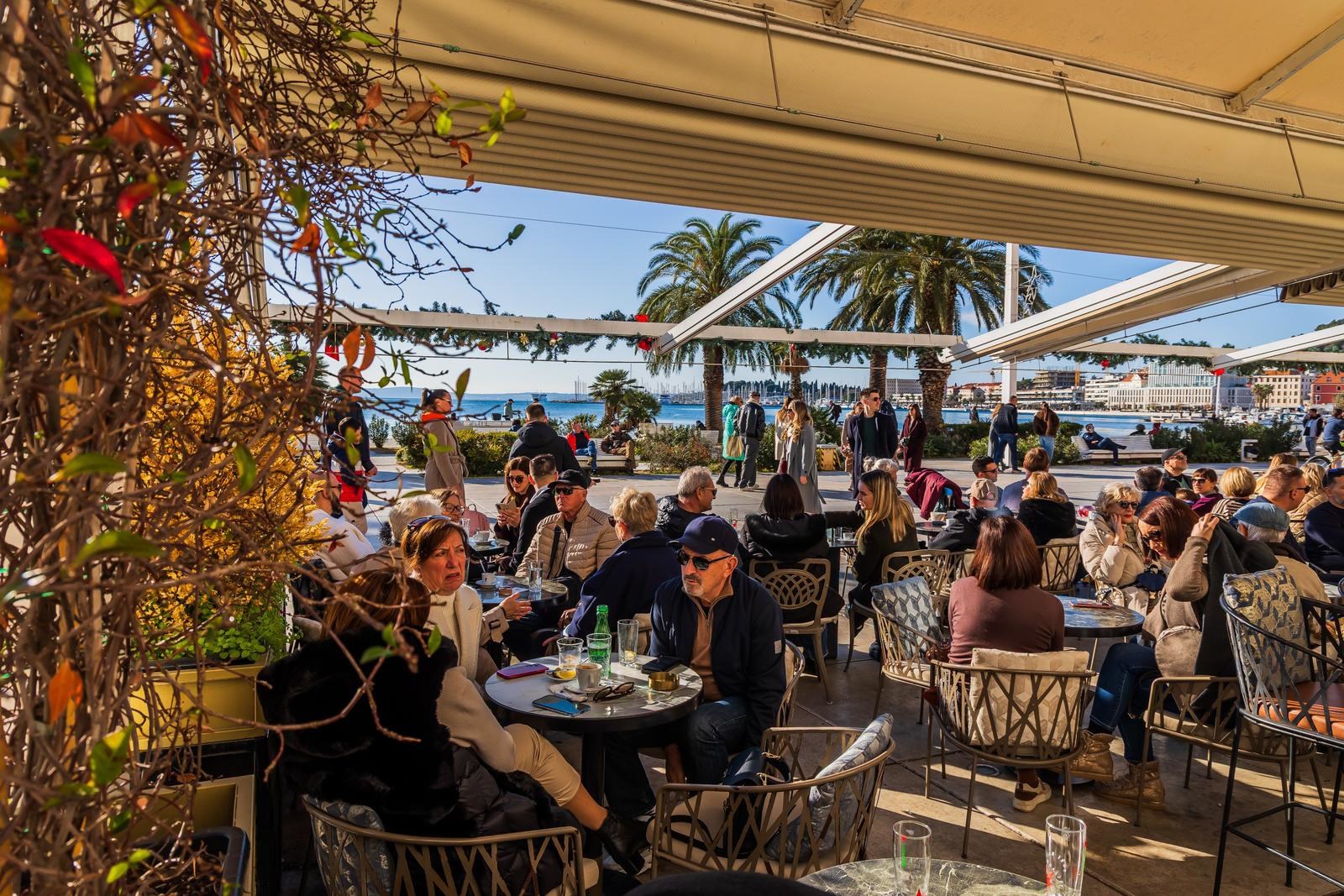 U prosincu pao broj zaposlenih na mjesečnoj i godišnjoj razini