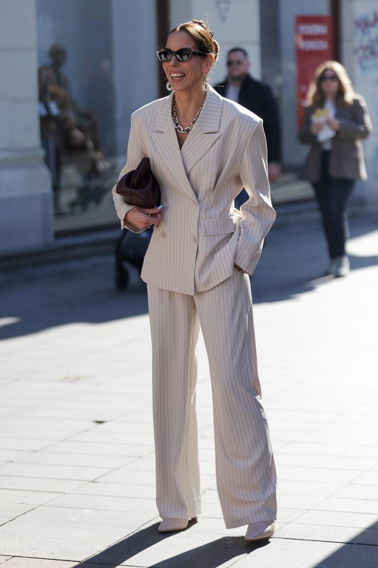 Oduševilo nas je odijelo Olje Vori sa zagrebačke špice. Našli smo slično