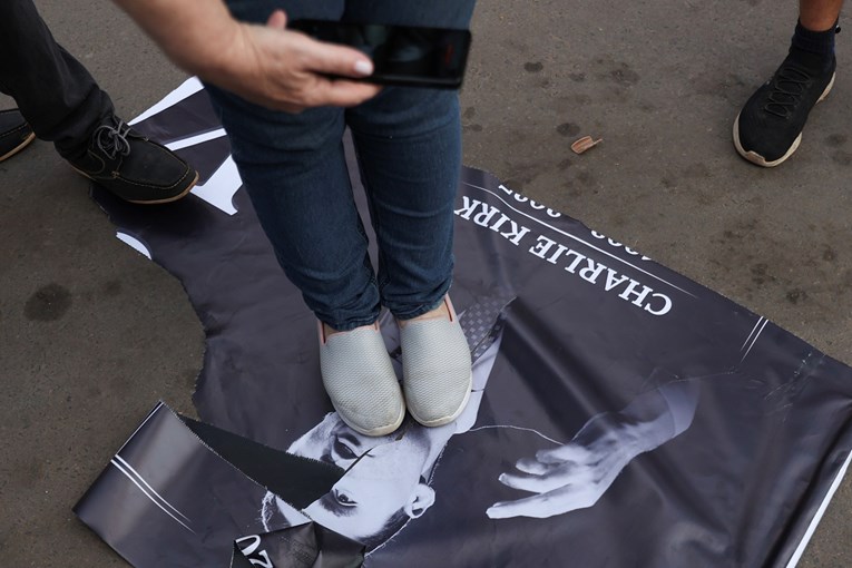 Amerika zbog slavlja ubojstva Kirka strancima ukida vize i prijeti deportacijom