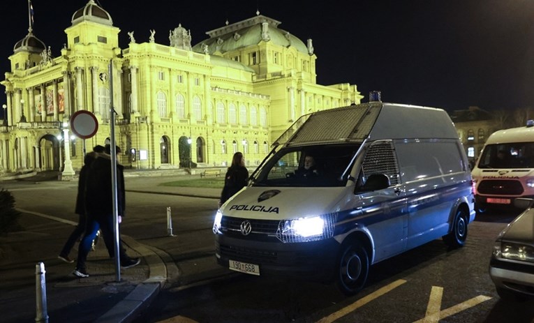 VIDEO Trg oko HNK u Zagrebu sinoć bio pun policije