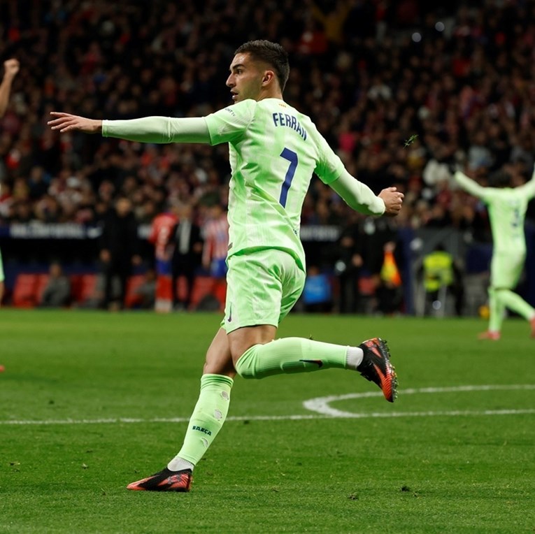 Barcelona gubila 2:0 od Atletica pa čudesno okrenula i uzela Realu prvo mjesto