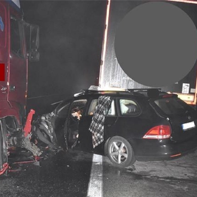 Teška nesreća kod Bajakova. Srbin autocestom vozio kamion unatrag pa ga udario auto