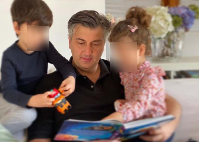 Jeste li primijetili nešto neobično na Plenkovićevoj fotki s djecom?