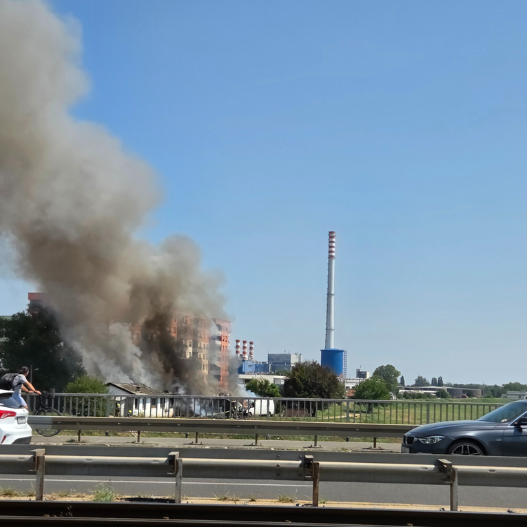 VIDEO I FOTO Planula baraka uz nasip u Zagrebu