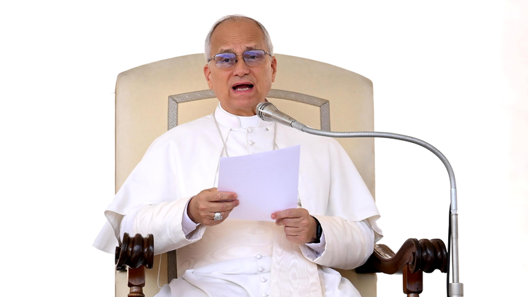 Papa stao uz Palestince. "Molite sa mnom da uskoro svane zora mira i pravde"