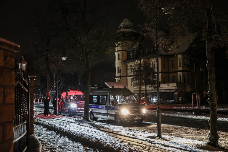 Struja se vratila dijelu Berlina, ali mnogi se i dalje smrzavaju