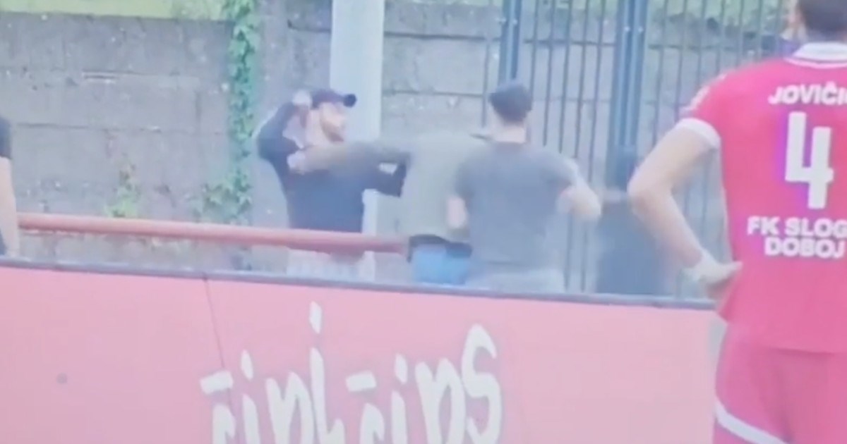 VIDEO Huligani u BiH usred utakmice napali fotografa. On im se suprotstavio