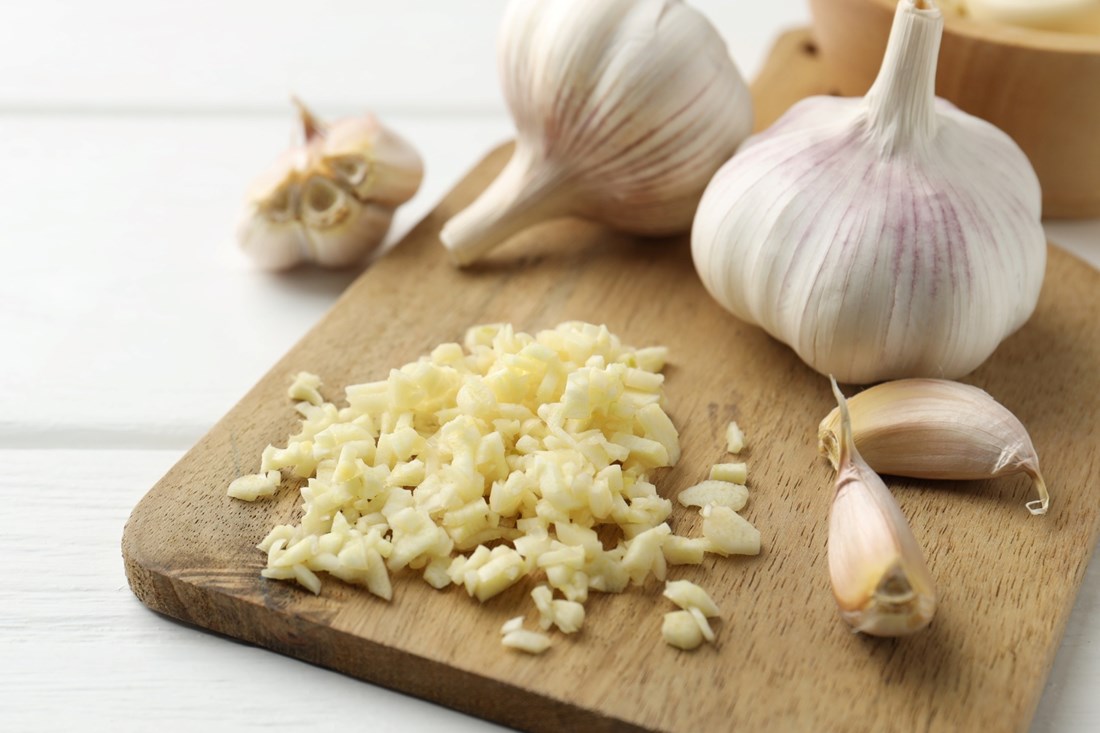 Kako rezanje češnjaka mijenja okus jela? Velika razlika u malom detalju