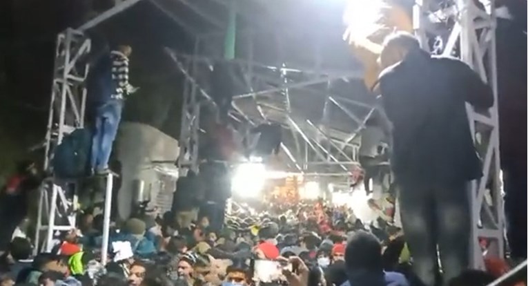 VIDEO Najmanje 12 ljudi poginulo u stampedu koji je nastao u svetištu u Indiji