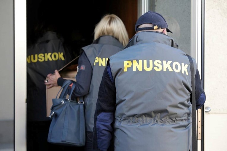 USKOK: Uhvaćena tri Ukrajinca. Uhićeni neposredno prije uzimanja hrpe keša