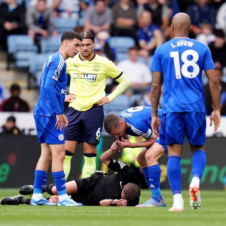 VIDEO Sudac ležao u bolovima. Vardy mu uzeo zviždaljku i prekinuo igru