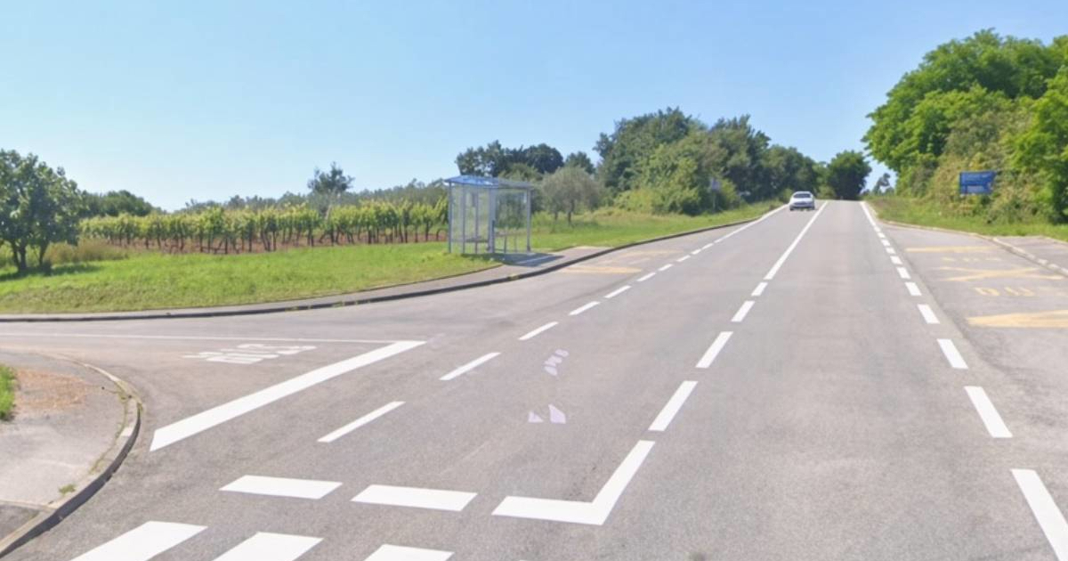 Pijan prešao u suprotnu traku u Istri. Pet ozlijeđenih, auto završio na krovu