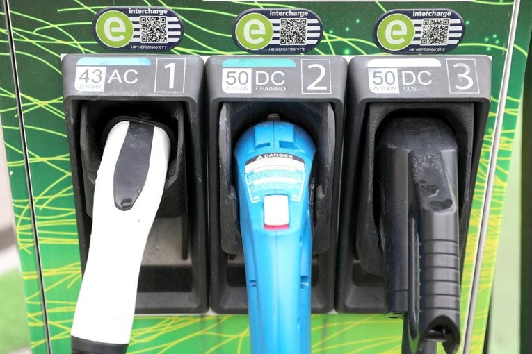 Brzina ili klima? Studija otkrila što ljeti više troši bateriju električnog auta