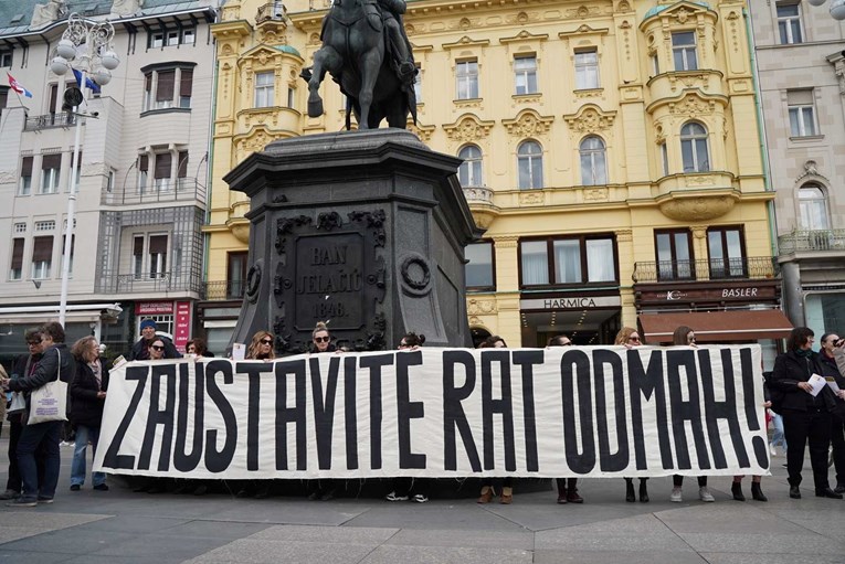 VIDEO U Zagrebu se održava antiratni prosvjed