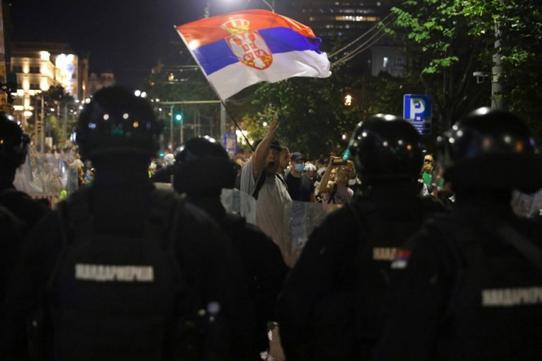 Udar na posljednje neovisne medije u Srbiji. "Na dan izbora možda ugase internet"