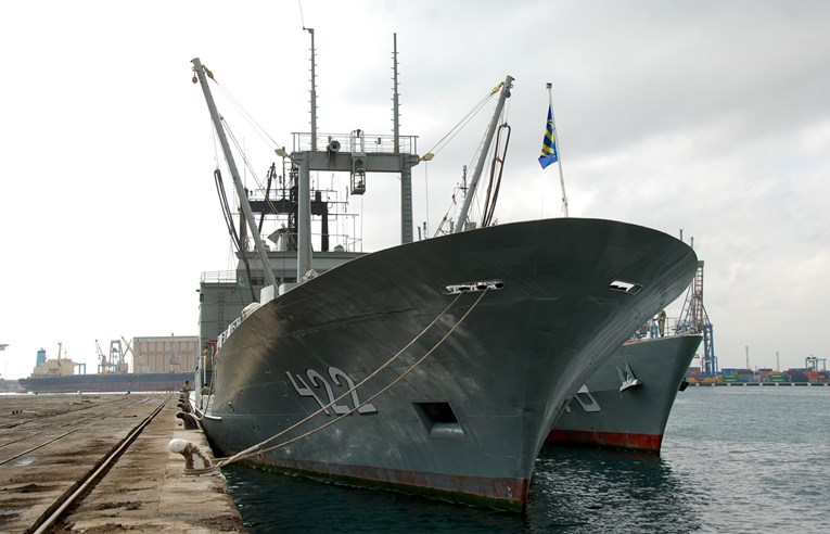 SAD torpedom potopio iransku fregatu kod Šri Lanke. Sad i drugi brod u problemima