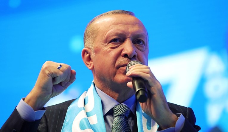 Erdogan obećava veća prava i slobode Turcima