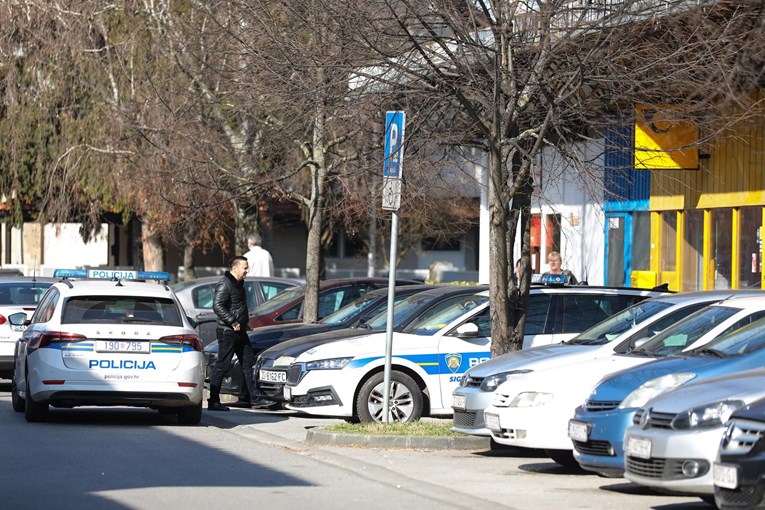 Maskiran i s pištoljem opljačkao poštu u Novom Zagrebu