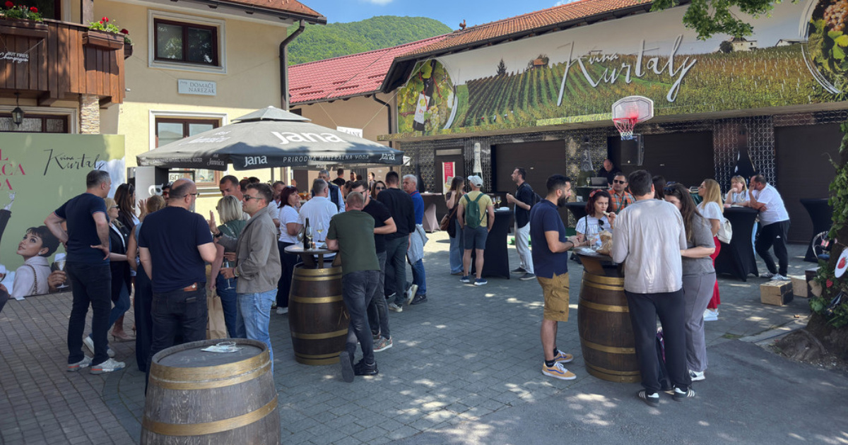 Počeo je Festival pjenušaca i jagoda na Plešivici, posjetili smo ga