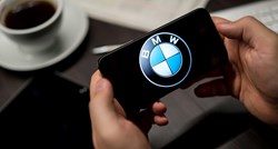 Korisnici iPhonea 15 prijavljuju problem s bežičnim punjenjem u BMW-u