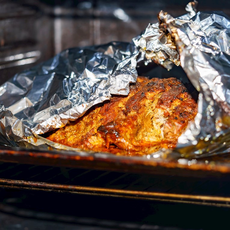 Jeste li znali za ovo? Fora s aluminijskom folijom dat će najhrskavije meso i krumpir