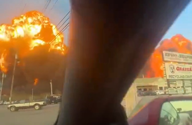 Srušio se UPS-ov teretni avion u SAD-u, izbio veliki požar